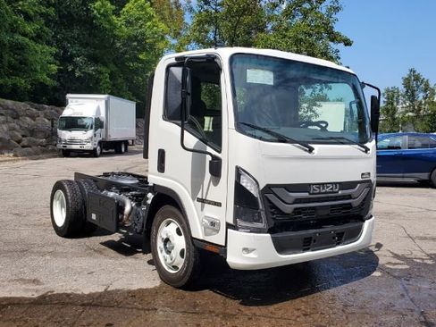 New 2025 Isuzu NPR HD RWD image 2