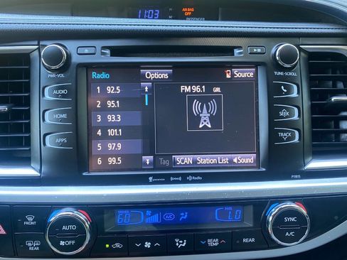 Used 2019 Toyota Highlander Plus FWD image 28