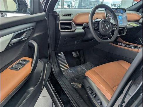 New 2025 VinFast VF 8 Plus image 5