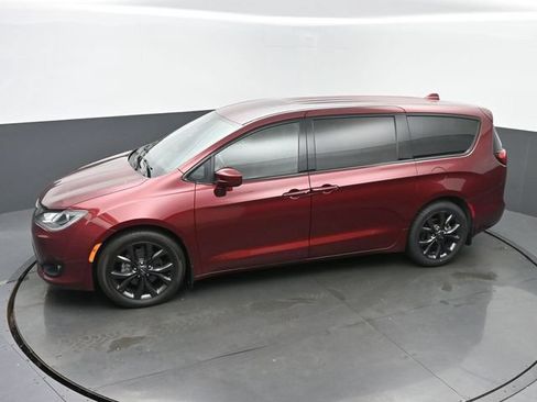 Used 2020 Chrysler Pacifica Touring w/ S Appearance Package FWD image 37