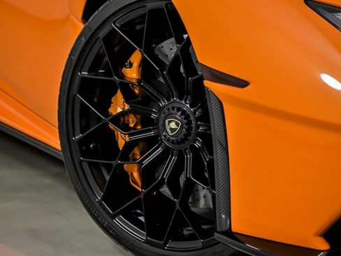 Used 2022 Lamborghini Huracan STO RWD image 4