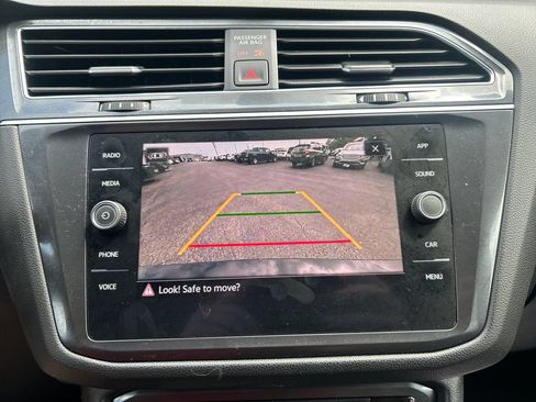 Used 2021 Volkswagen Tiguan SE AWD/4WD image 30