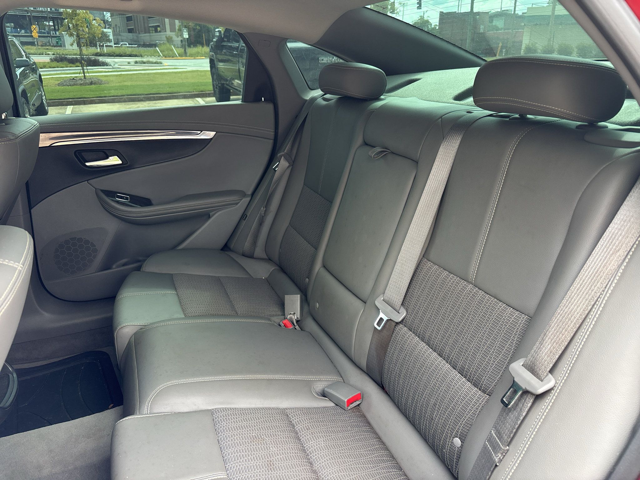 Used 2015 Chevrolet Impala LT w/ Convenience Package FWD image 13