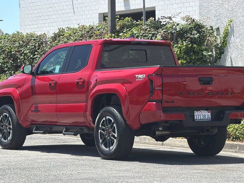 Used 2025 Toyota Tacoma TRD Sport w/ TRD Sport Upgrade Package AWD/4WD image 7