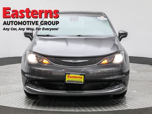 Used 2023 Chrysler Voyager LX image 2