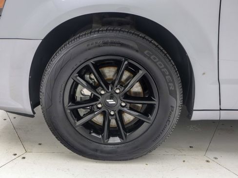 Used 2019 Dodge Grand Caravan GT image 29