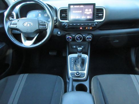 Used 2025 Hyundai Venue SEL FWD image 15