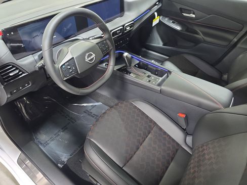 New 2026 Nissan Sentra SR w/ SR Premium Package FWD image 15
