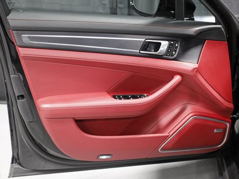 Certified 2022 Porsche Panamera 4 Platinum Edition image 24