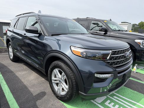 Used 2023 Ford Explorer XLT w/ Equipment Group 202A AWD/4WD image 2