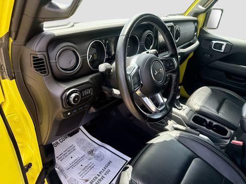 Used 2022 Jeep Wrangler Unlimited Sahara w/ Cold Weather Group AWD/4WD image 10