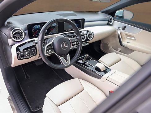 Used 2022 Mercedes-Benz CLA 250 image 10