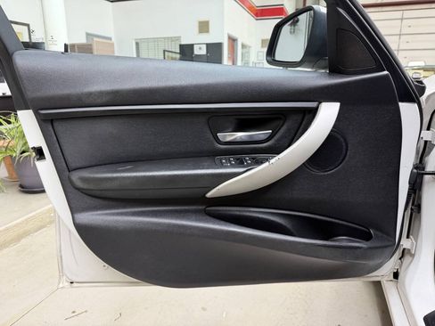 Used 2016 BMW 320i xDrive Sedan AWD/4WD image 10