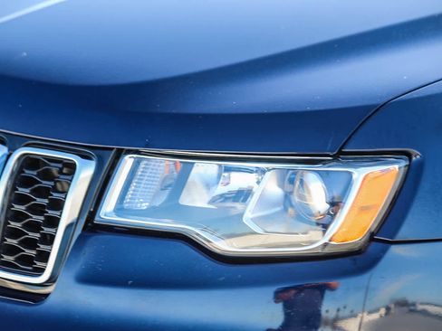 Used 2017 Jeep Grand Cherokee Limited image 8