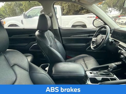 Used 2024 Kia Telluride EX w/ EX Captain's Chair Package FWD image 12