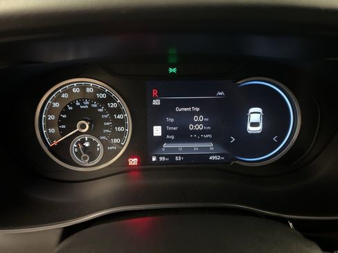 Used 2025 Genesis G70 2.5T image 21