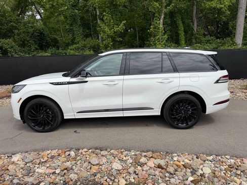 New 2026 Lincoln Aviator Reserve AWD/4WD image 2
