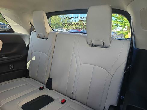 Certified 2026 INFINITI QX60 Luxe w/ Cargo Package FWD image 7