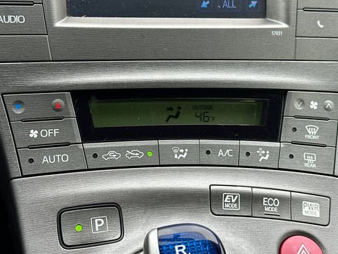 Used 2015 Toyota Prius Two image 25