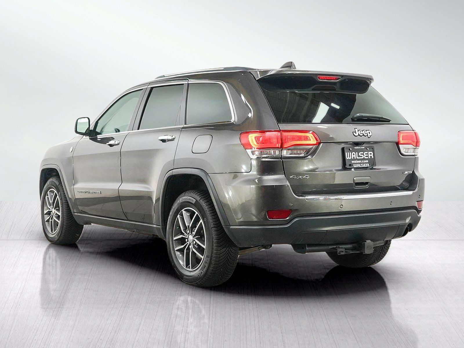 Used 2017 Jeep Grand Cherokee Limited AWD/4WD image 3