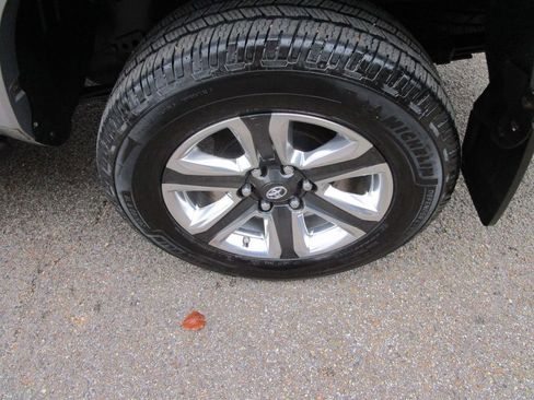Used 2017 Toyota Tacoma Limited image 14