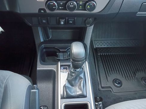 Used 2022 Toyota Tacoma SR5 image 10