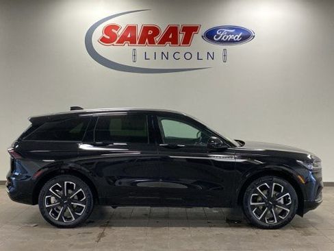 New 2025 Lincoln Nautilus Reserve image 1