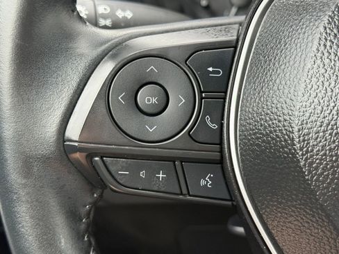 Used 2025 Toyota Corolla Cross LE image 17