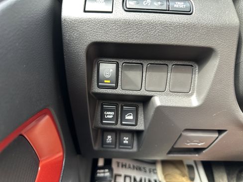 Used 2024 Nissan Frontier PRO-4X w/ Technology Package AWD/4WD image 30