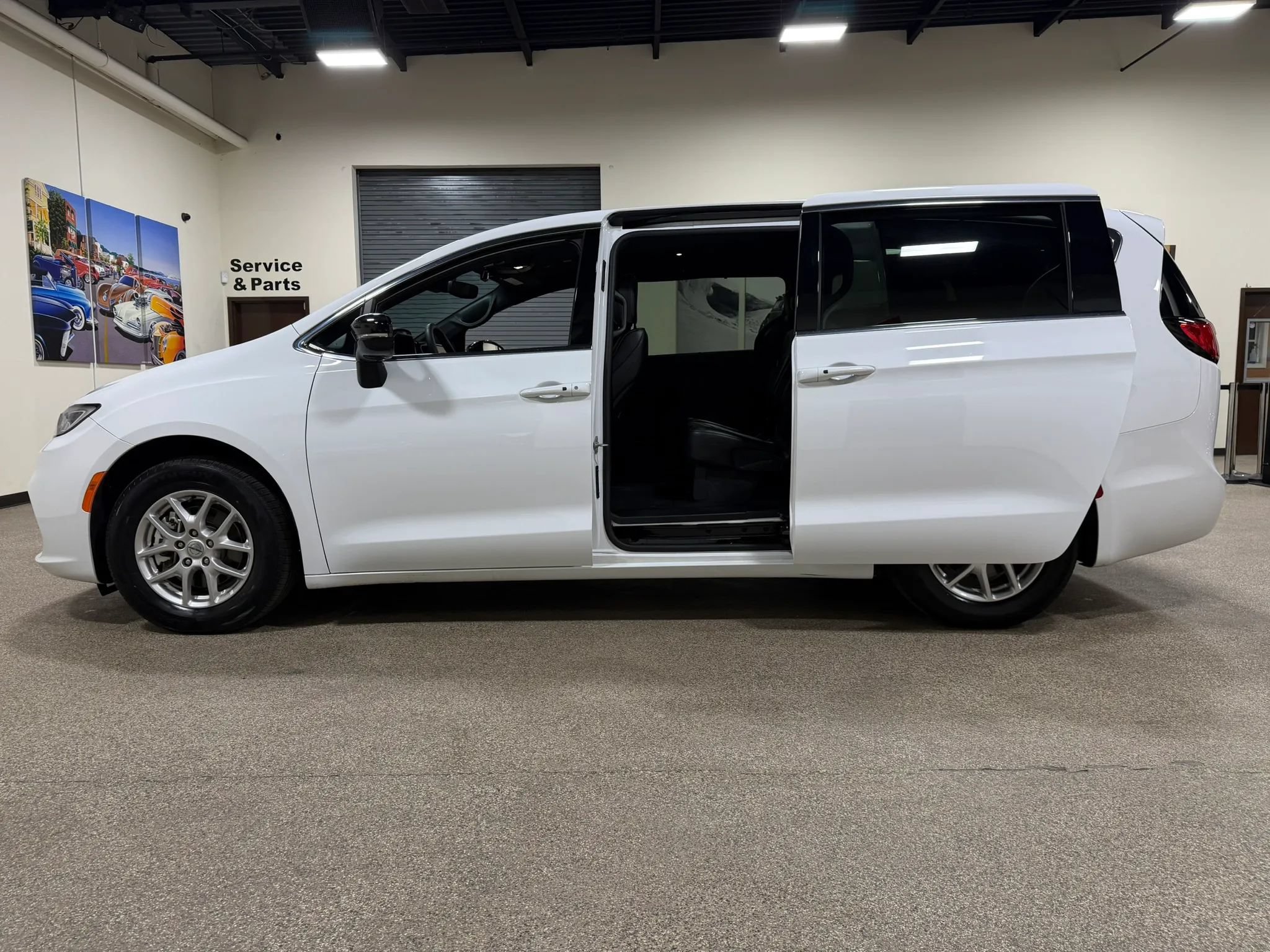 Used 2025 Chrysler Pacifica Select FWD image 22