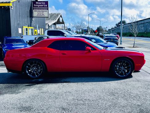 Used 2020 Dodge Challenger R/T image 3