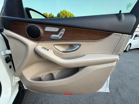 Used 2022 Mercedes-Benz GLC 300 4MATIC w/ Premium Package Lite image 37