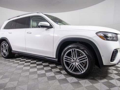 Used 2024 Mercedes-Benz GLS 450 4MATIC image 3