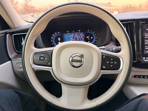 Used 2022 Volvo XC60 B5 Momentum AWD/4WD image 19