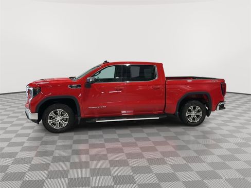Used 2022 GMC Sierra 1500 SLE image 2