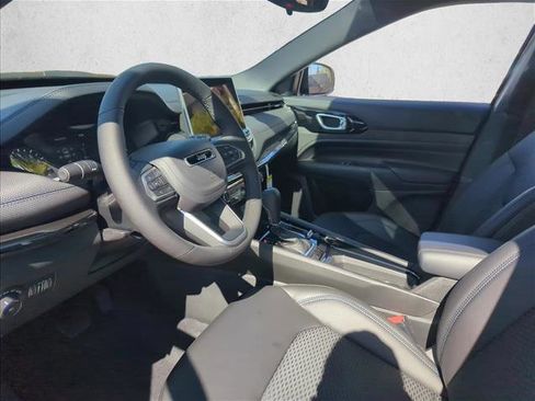 New 2026 Jeep Compass Latitude image 2