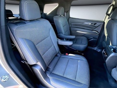 Used 2024 Chevrolet Traverse LT image 25