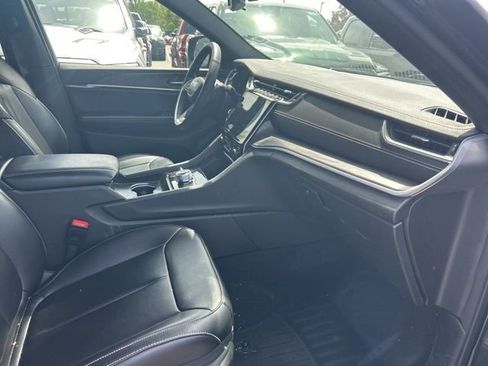 Used 2024 Jeep Grand Cherokee L Limited AWD/4WD image 7