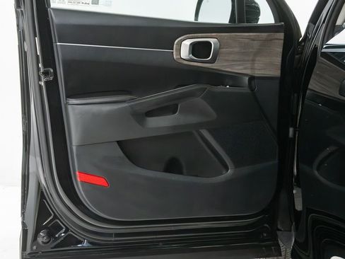 Certified 2022 Kia Sorento S w/ Panoramic Sunroof Package AWD/4WD image 9