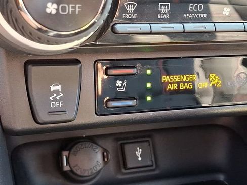 Certified 2022 Toyota RAV4 XSE w/ Premium Package AWD/4WD image 25