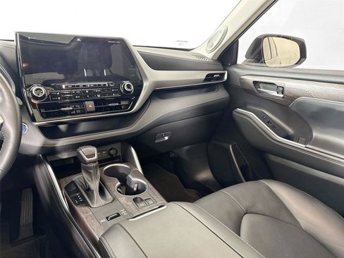 Used 2022 Toyota Highlander Platinum FWD image 33