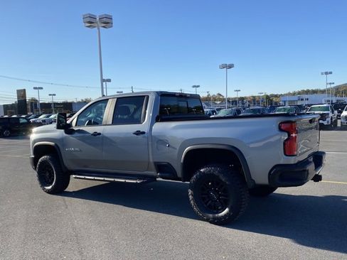 Used 2024 Chevrolet Silverado 2500 ZR2 w/ Technology Package image 3