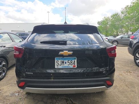 Used 2025 Chevrolet Trax LT w/ LT Convenience Package image 10