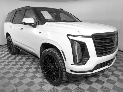 Used 2026 Cadillac Escalade Platinum Luxury w/ LPO, Floor Liner Package AWD/4WD image 3
