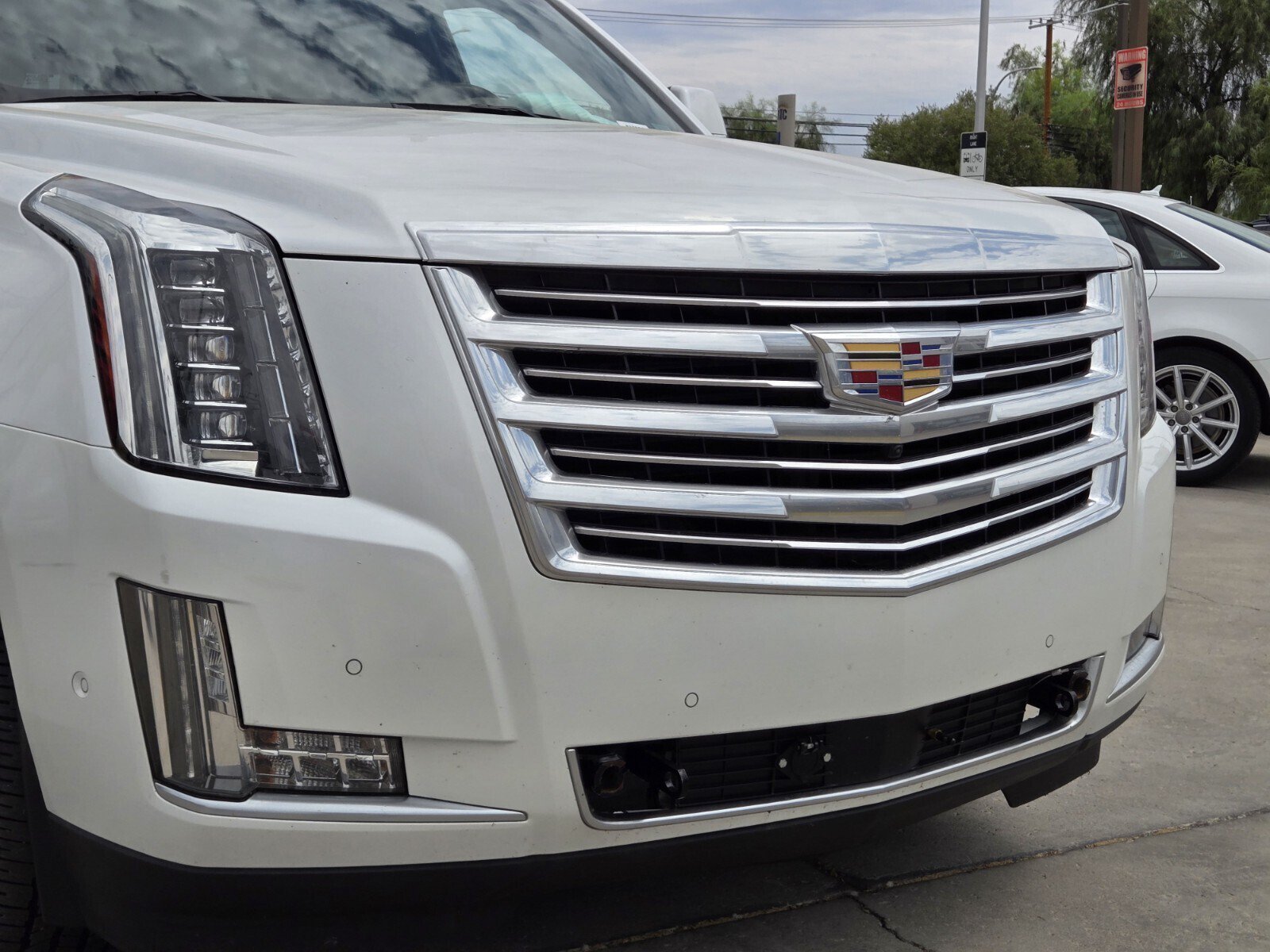 Used 2017 Cadillac Escalade Platinum AWD/4WD image 4