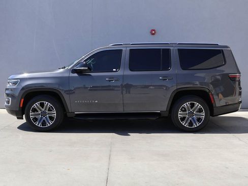 Used 2024 Jeep Wagoneer 4WD w/ Premium Group I image 2