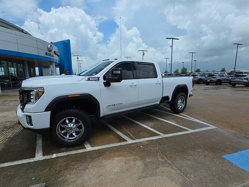 Used 2023 GMC Sierra 2500 AT4 w/ AT4 Preferred Package AWD/4WD image 1
