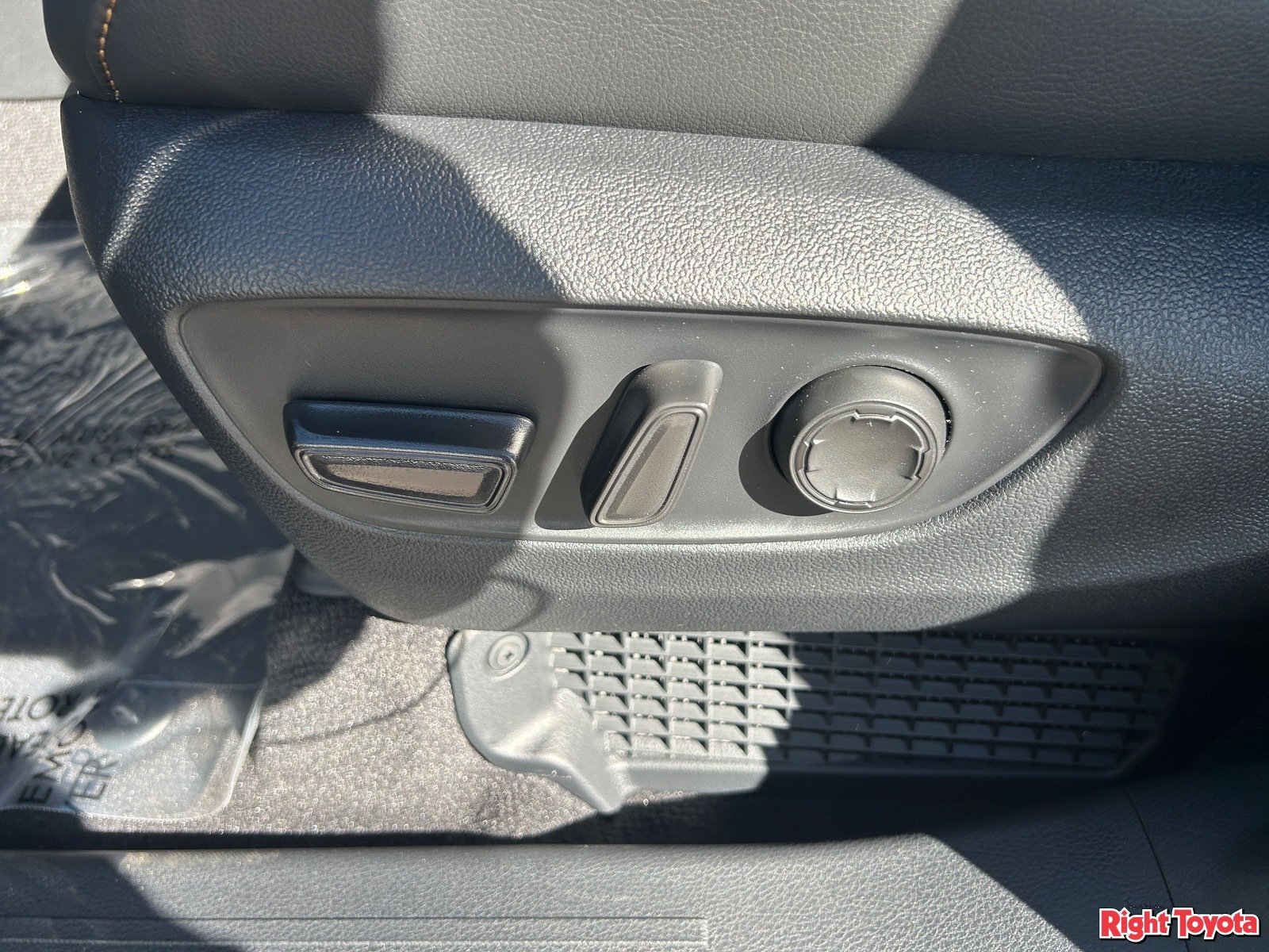 New 2026 Toyota Sienna XLE Woodland Edition AWD/4WD image 23