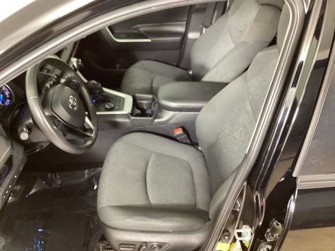 Used 2021 Toyota RAV4 XLE w/ XLE Grade Weather Package AWD/4WD image 29
