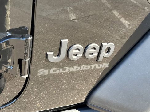 New 2025 Jeep Gladiator Sport image 9